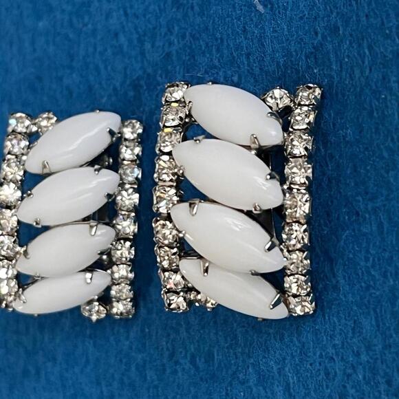 Stunning Kramer Silvertone Marquise Shaped Milk Glass Bracelet and Earring Set - Picture 3 of 9
